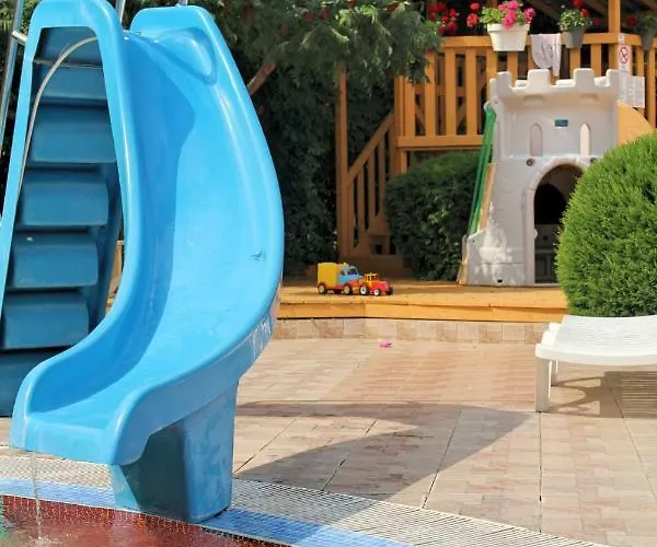 Sun 1 - Family Apart *