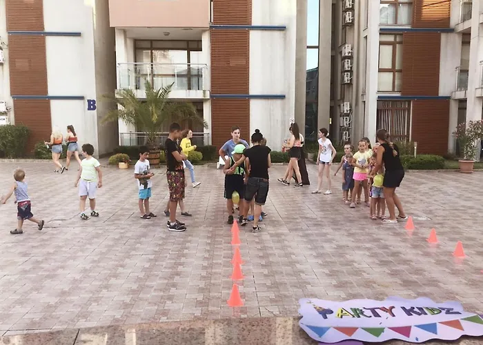 Sun 1 - Family Apart *